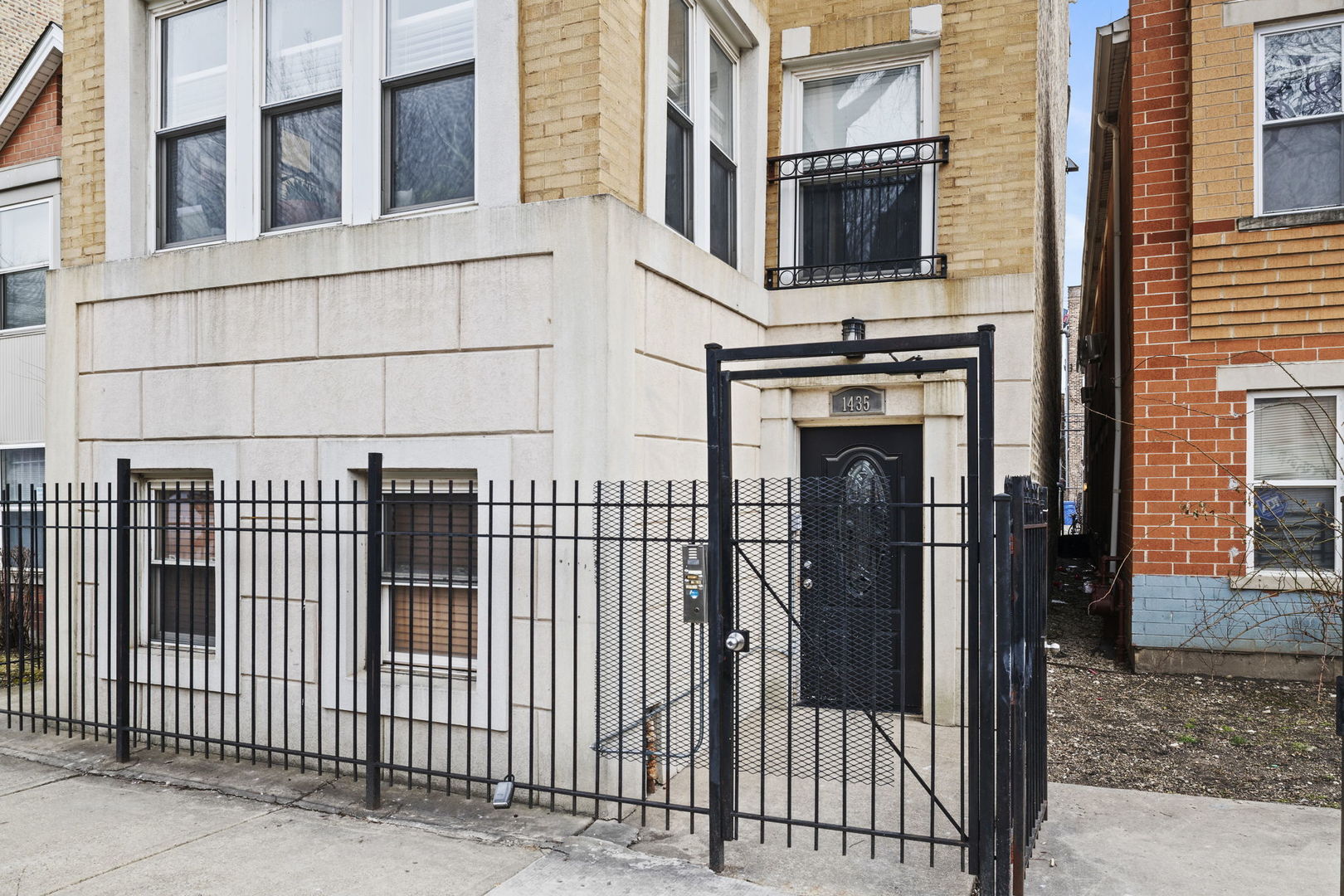 1435 N Rockwell Street Unit: 3
