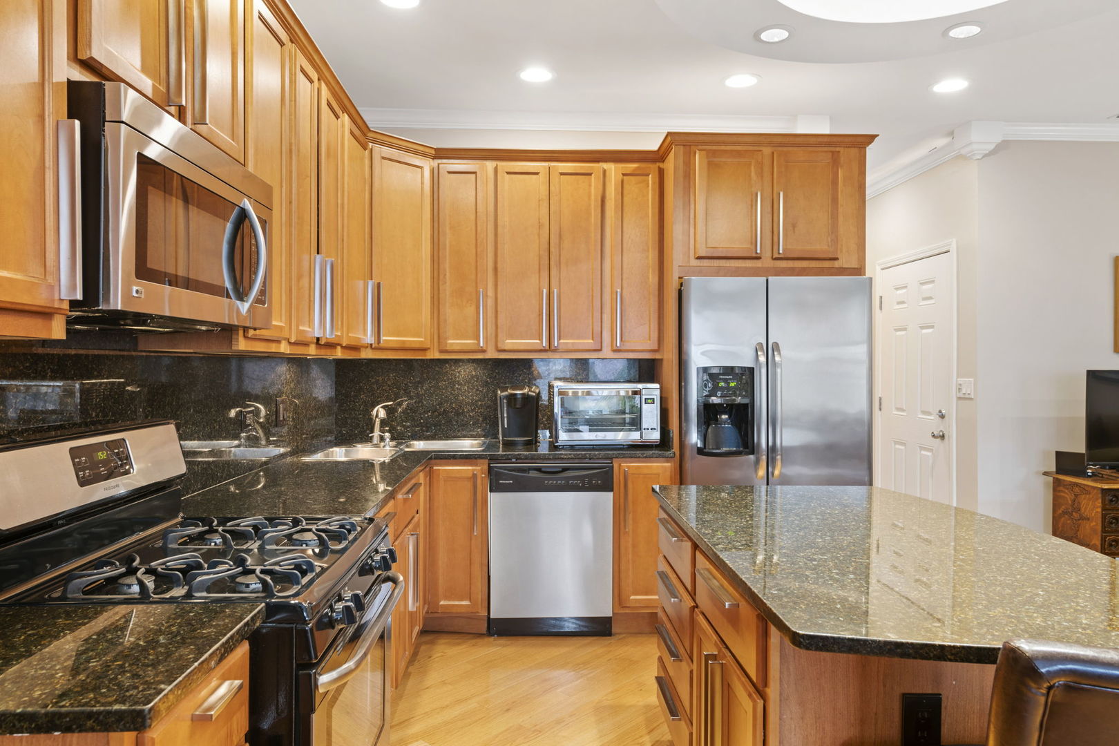 1435 N Rockwell Street Unit: 3