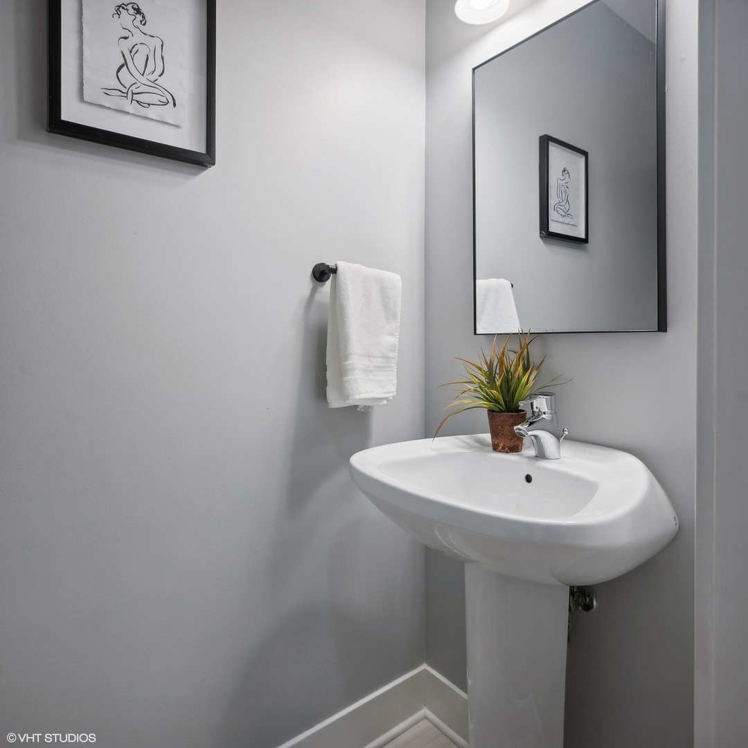 1952 W Byron Street Unit: 1