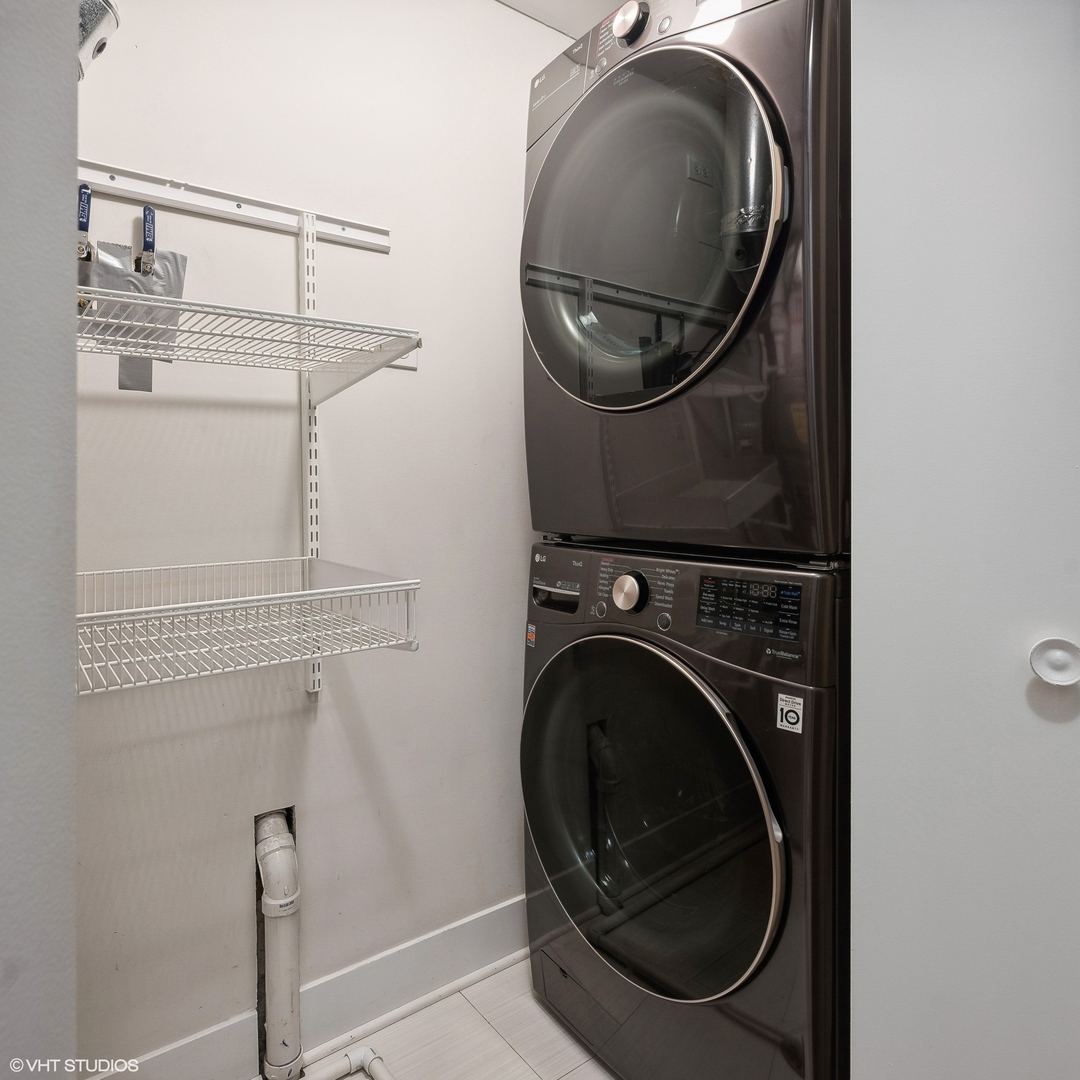1952 W Byron Street Unit: 1