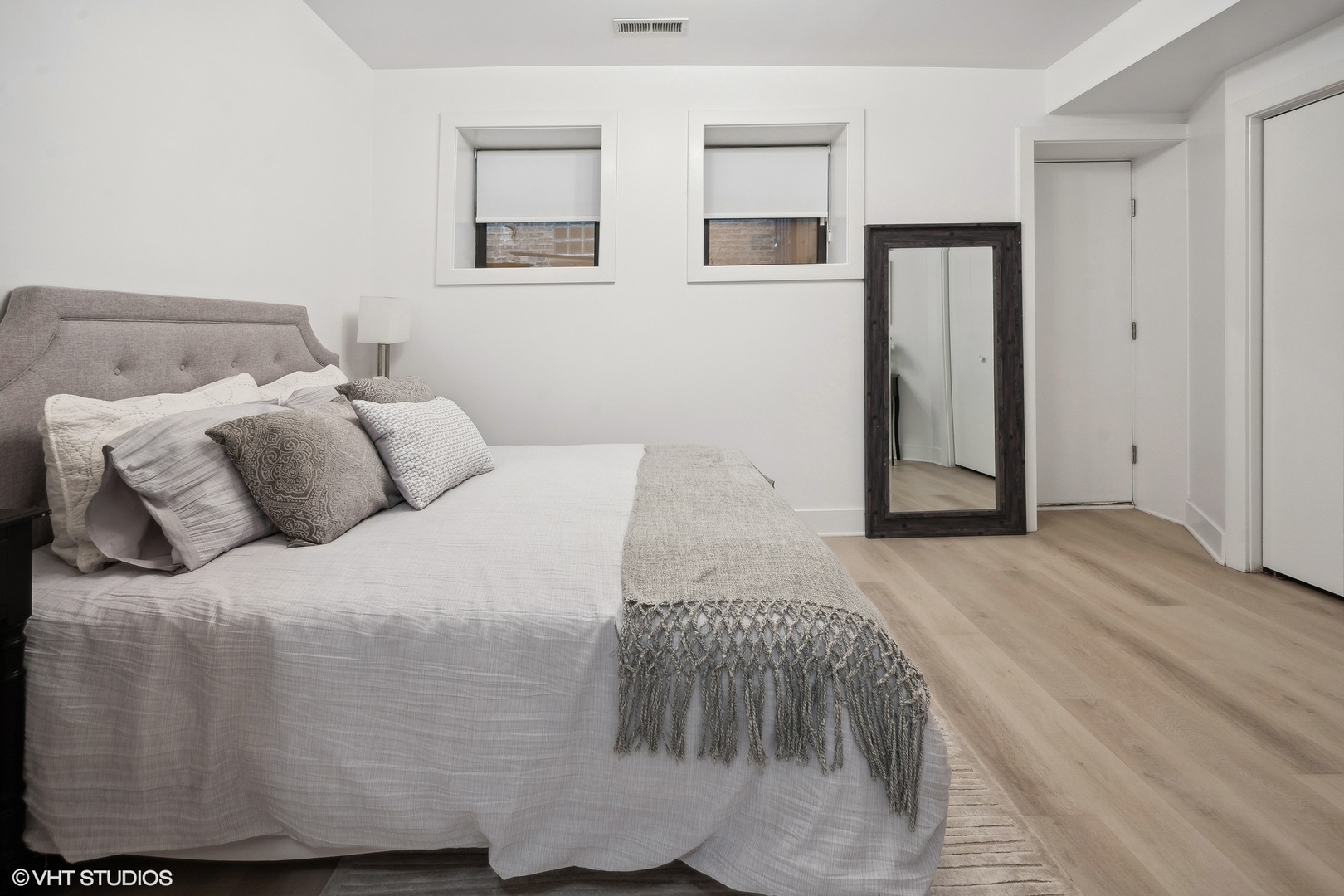 1952 W Byron Street Unit: 1