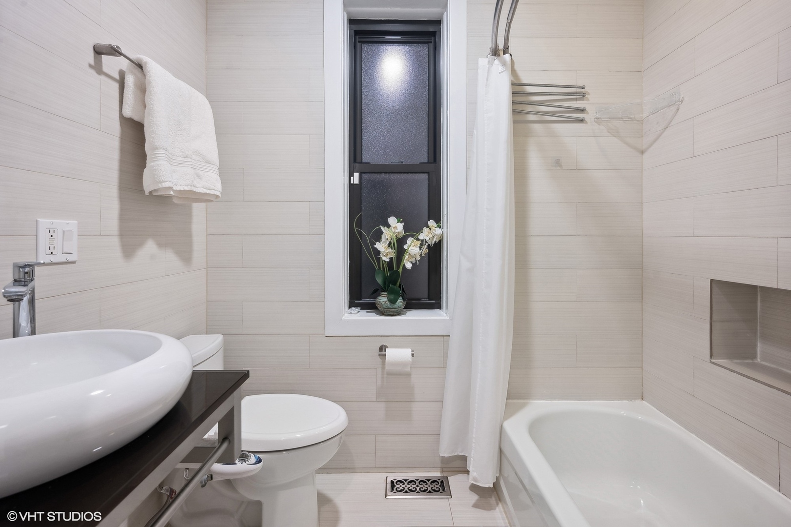 1952 W Byron Street Unit: 1