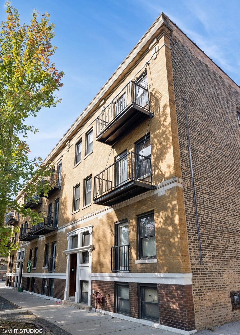 1952 W Byron Street Unit: 1