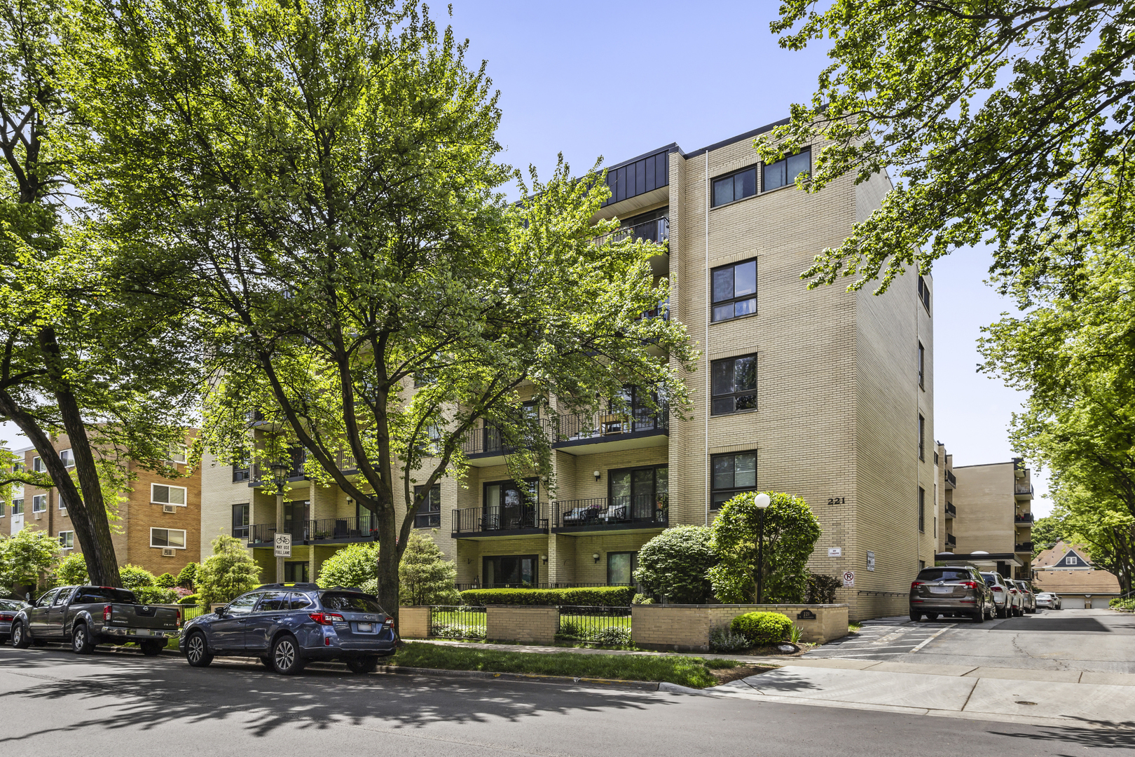 221 N Kenilworth Avenue Unit: 310