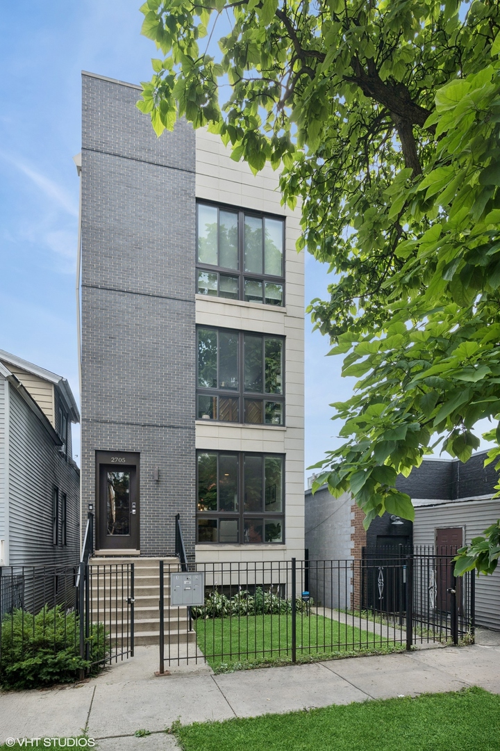 2705 N ARTESIAN Avenue Unit: 1