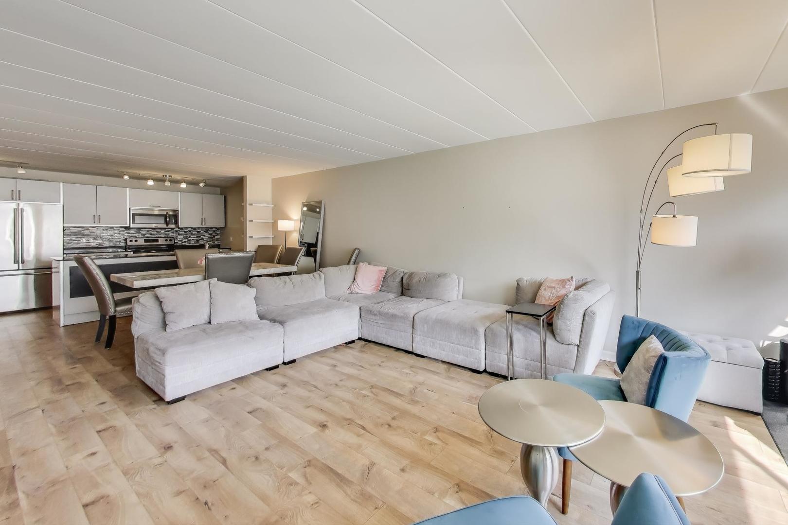 222 N Grove Avenue Unit: 2D