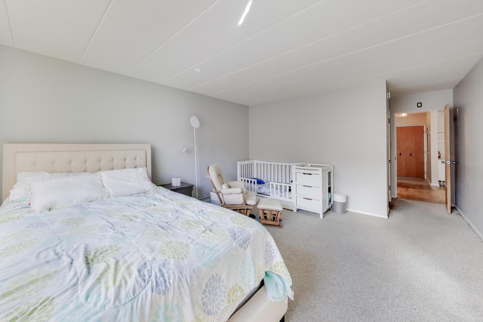222 N Grove Avenue Unit: 2D