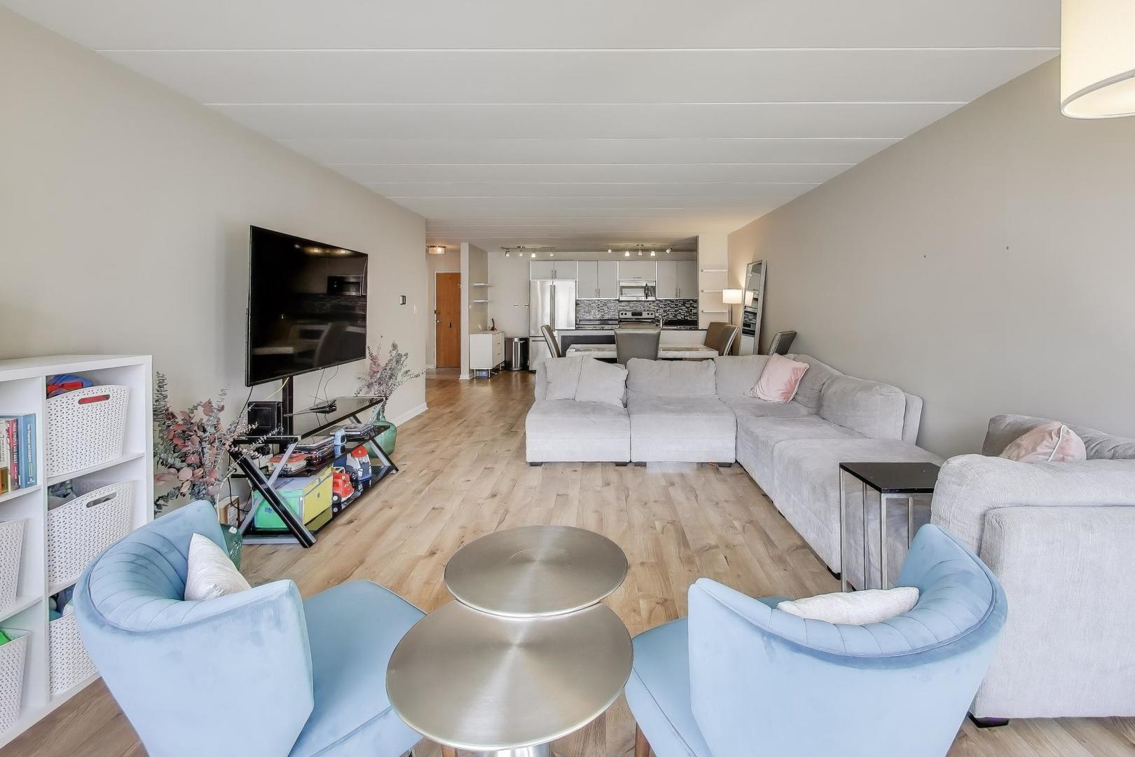 222 N Grove Avenue Unit: 2D