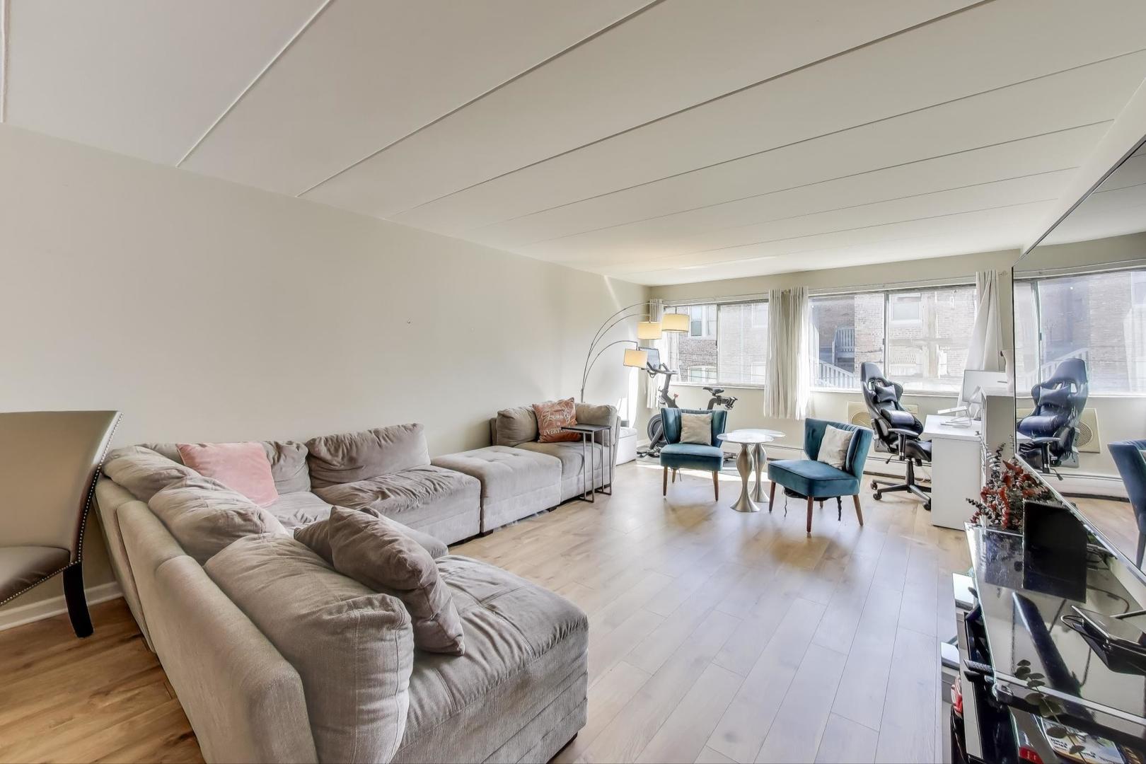 222 N Grove Avenue Unit: 2D