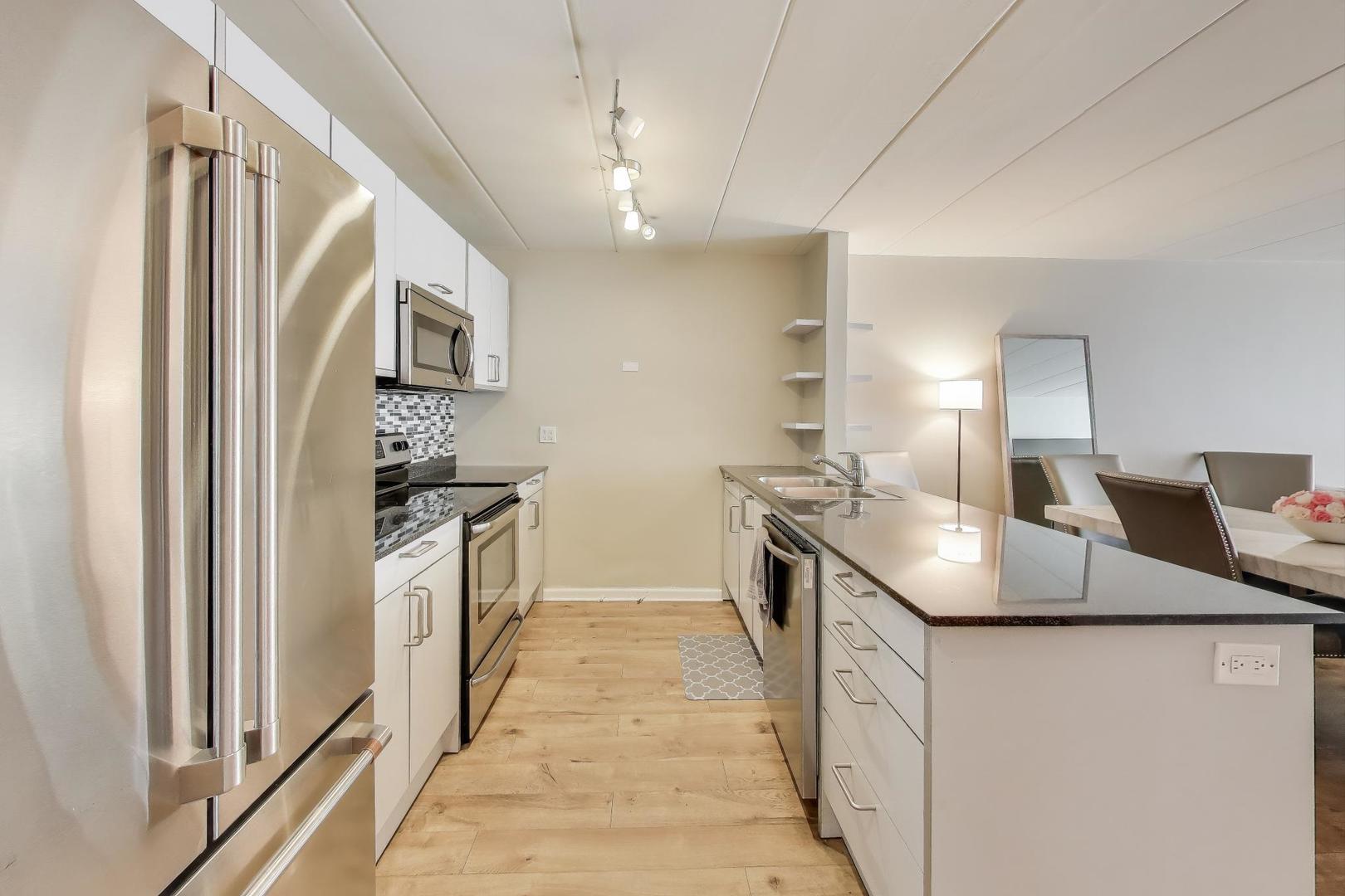 222 N Grove Avenue Unit: 2D