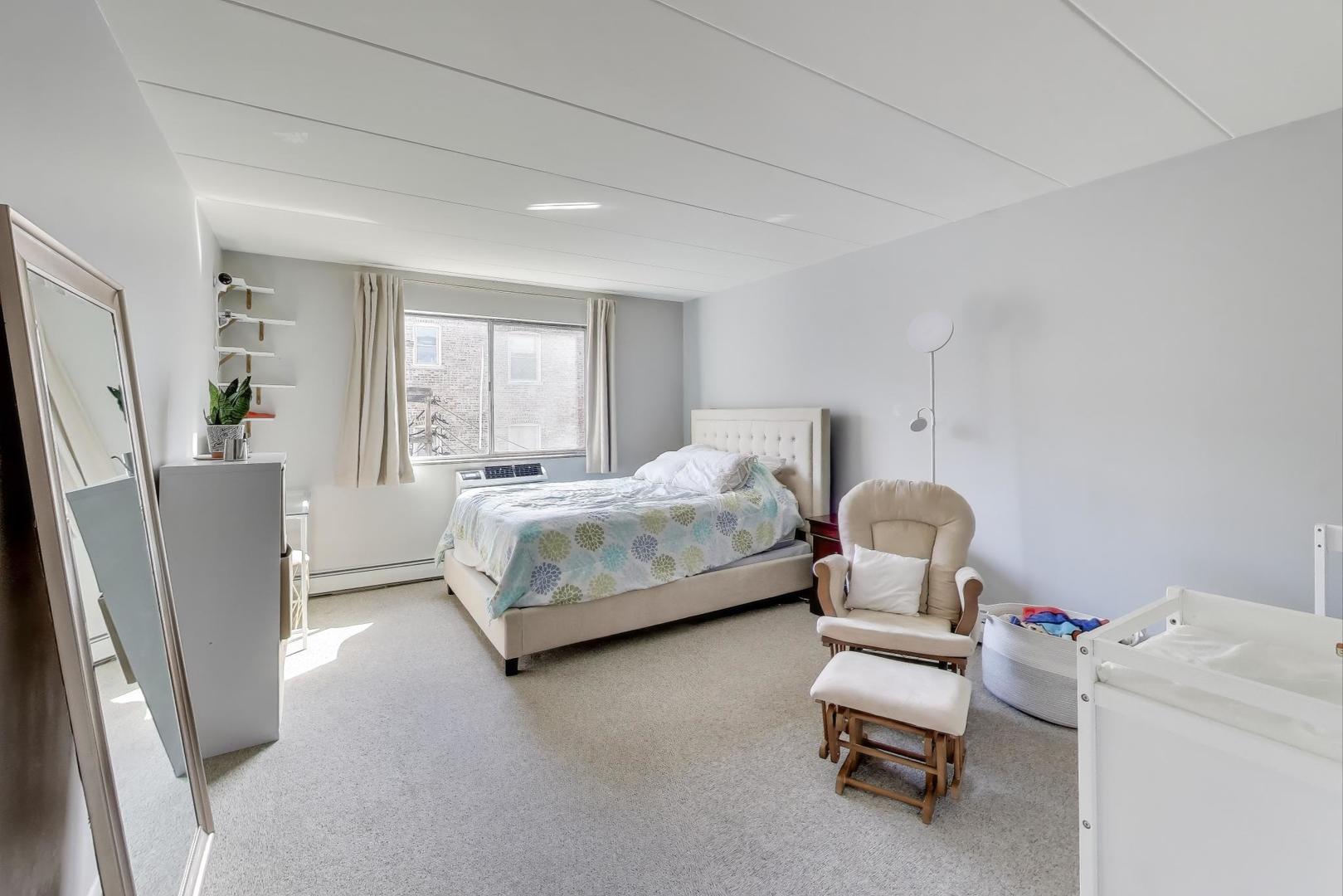 222 N Grove Avenue Unit: 2D