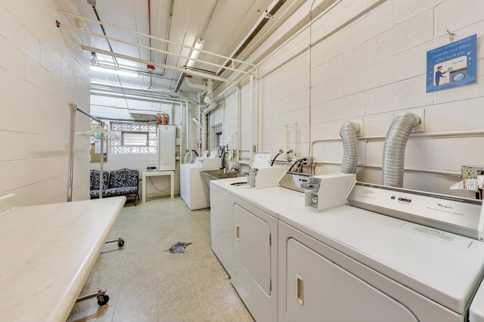 222 N Grove Avenue Unit: 2D