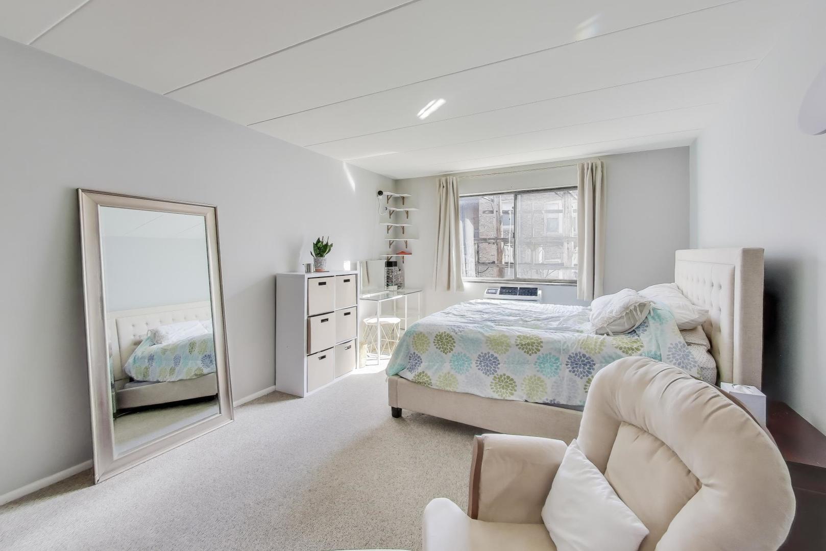222 N Grove Avenue Unit: 2D