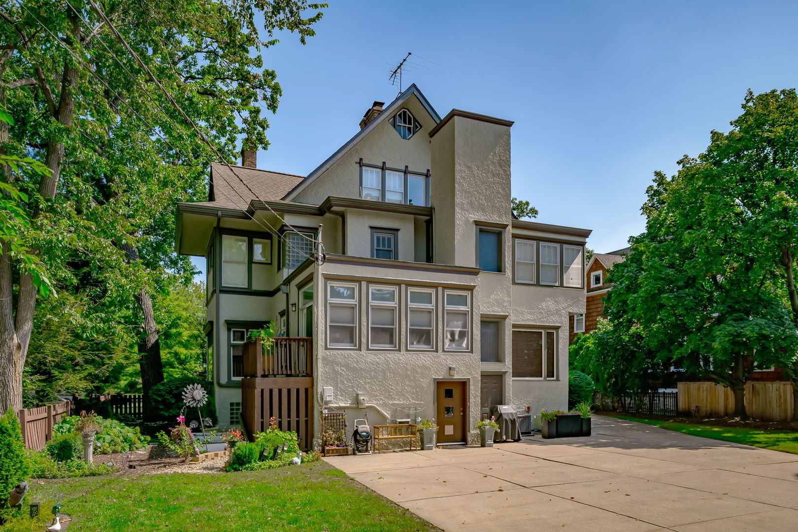 554 Thatcher Avenue