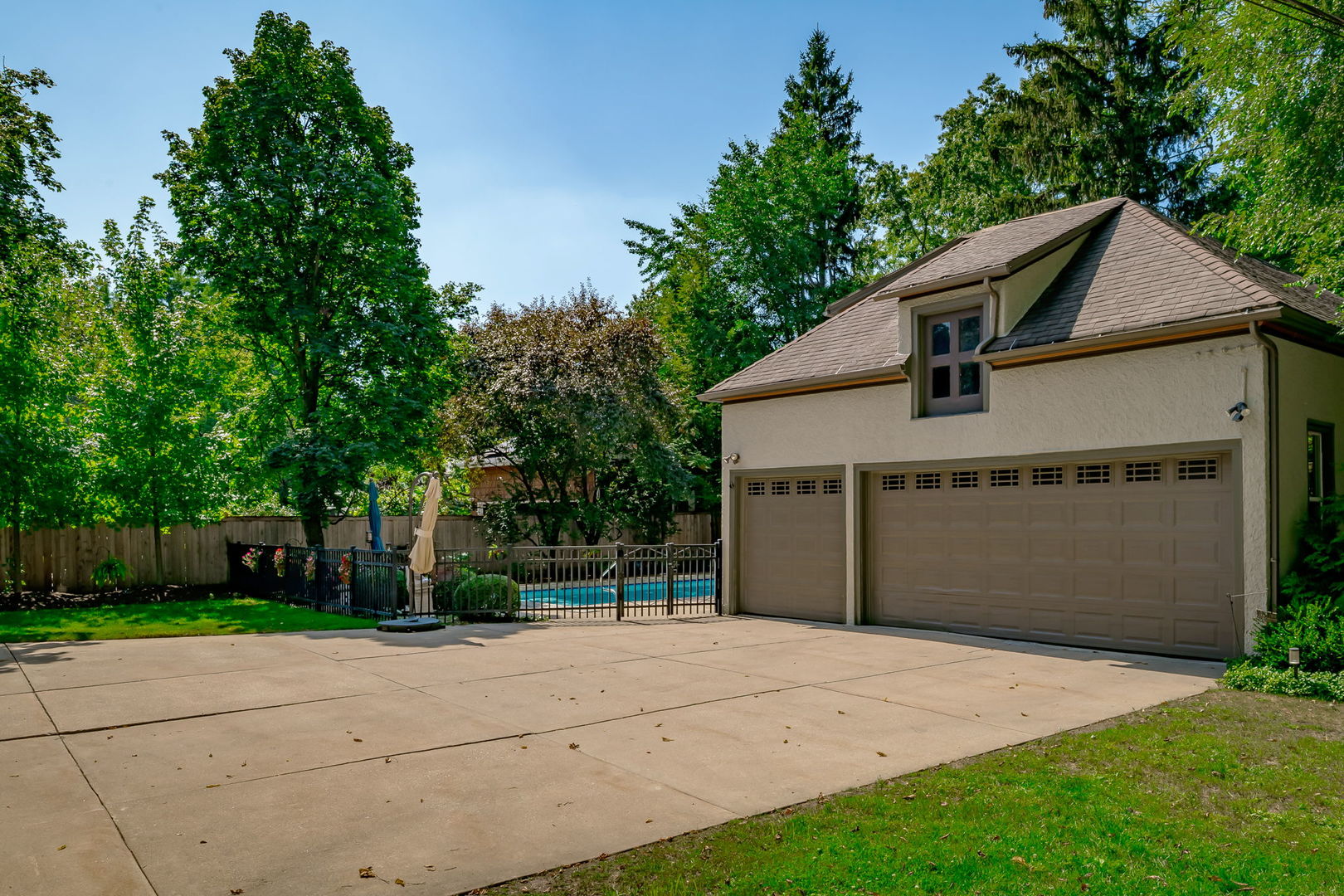 554 Thatcher Avenue
