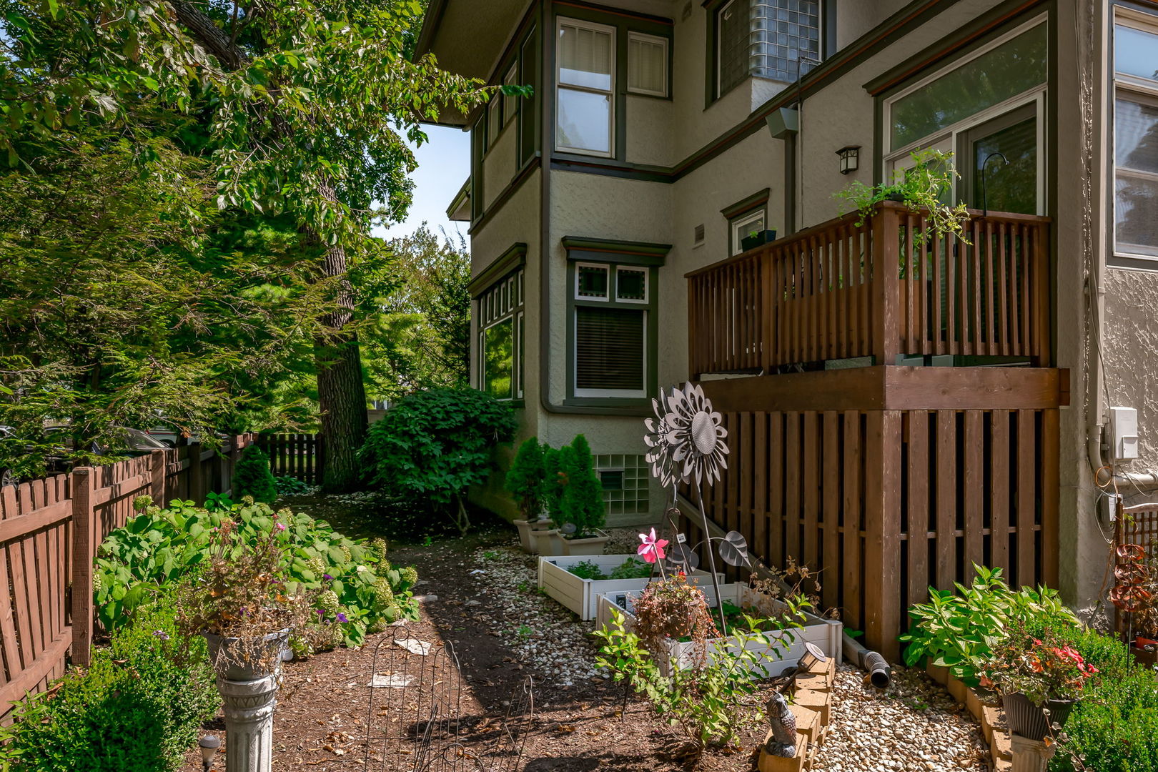554 Thatcher Avenue