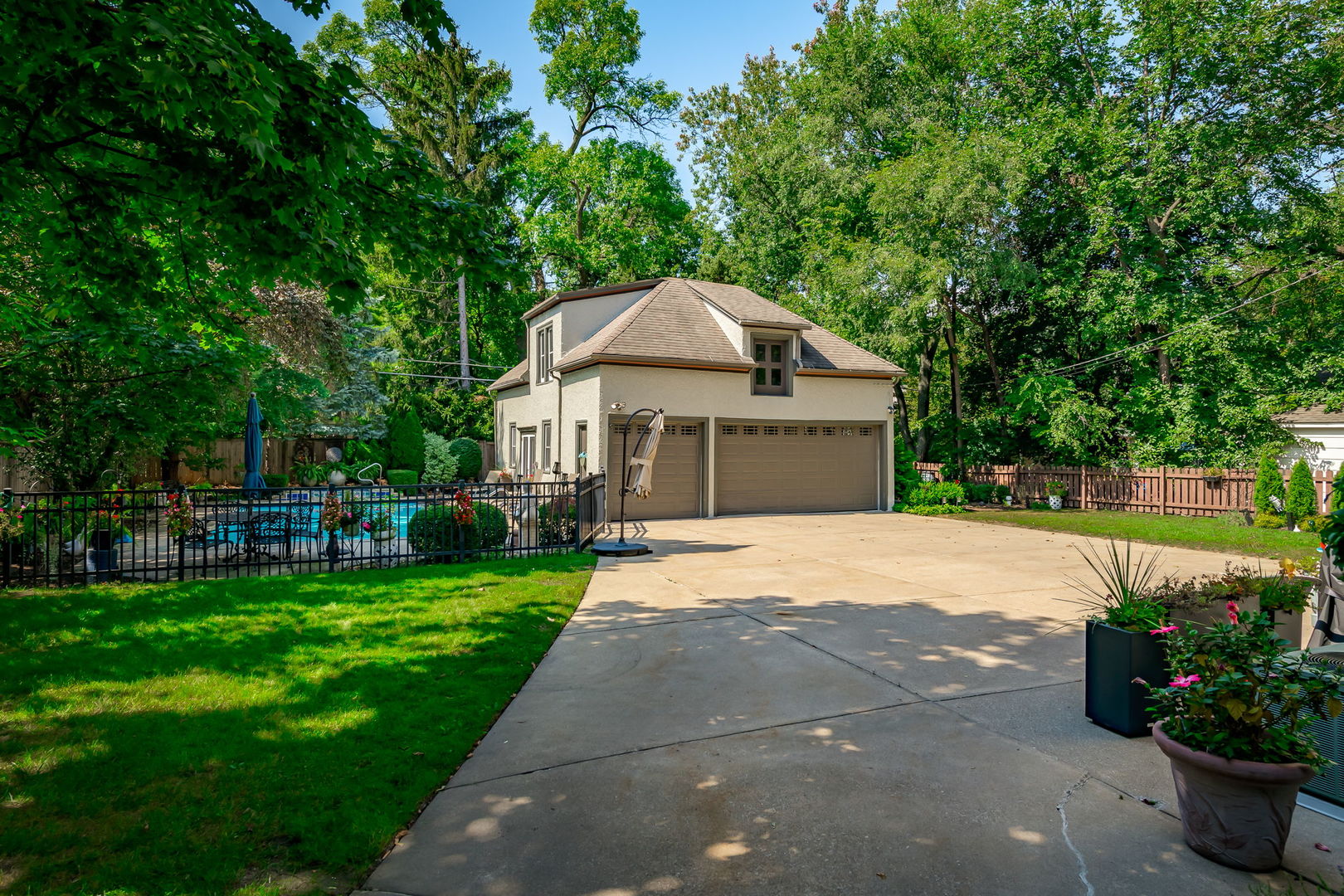 554 Thatcher Avenue