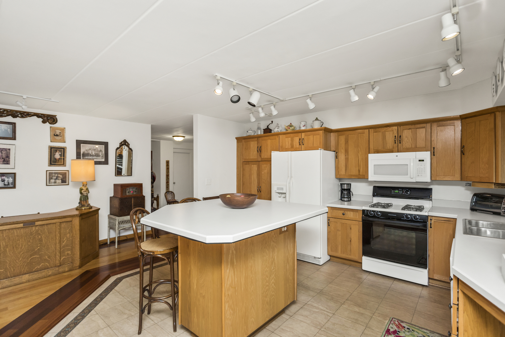 224 S OAK PARK Avenue Unit: 4B