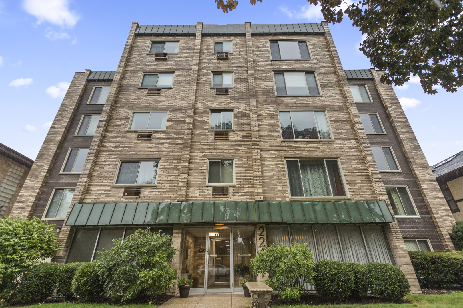 224 S OAK PARK Avenue Unit: 4B