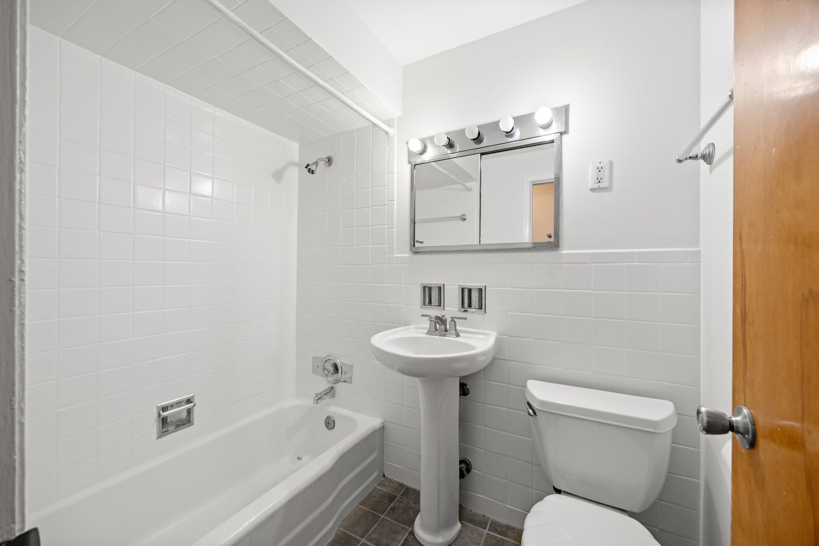 135 S KENILWORTH Avenue Unit: 10