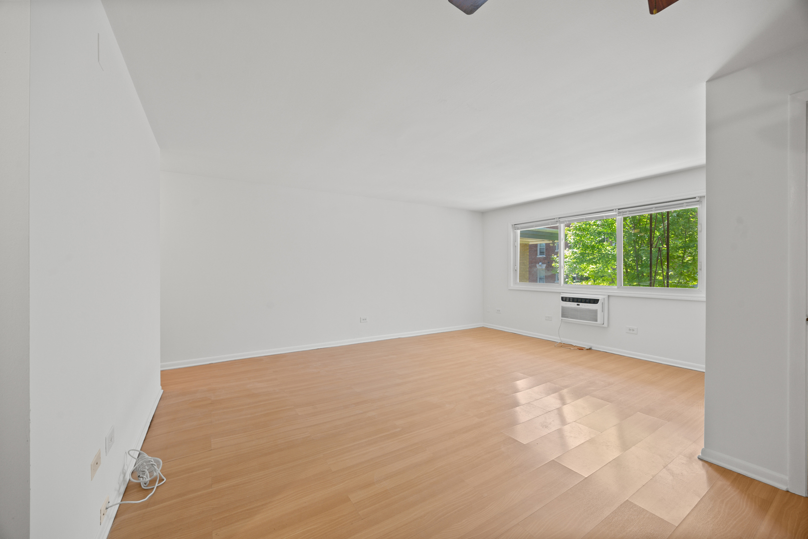 135 S KENILWORTH Avenue Unit: 10