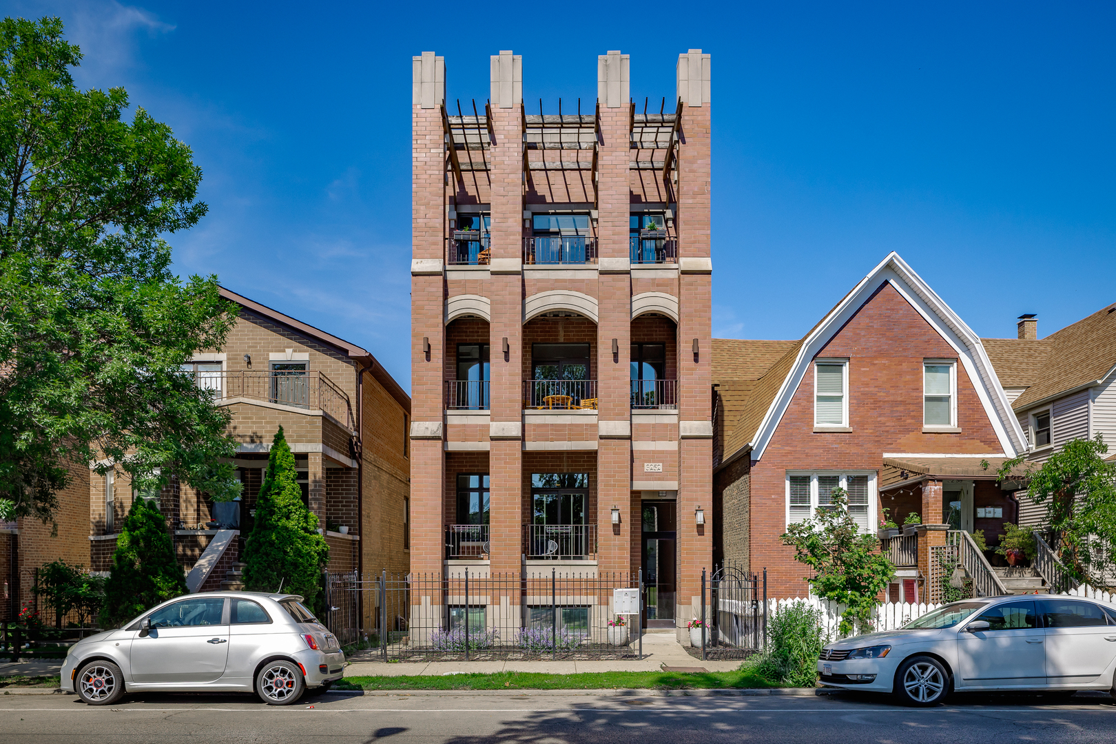 3252 N California Avenue Unit: 1