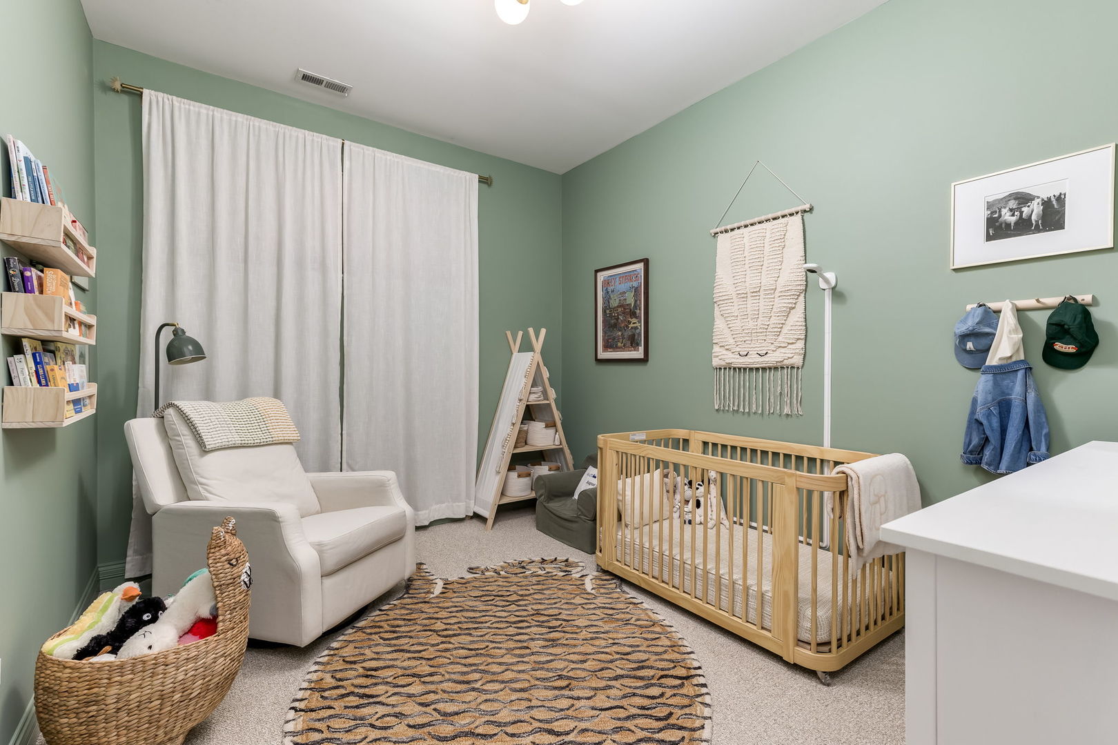 3252 N California Avenue Unit: 1