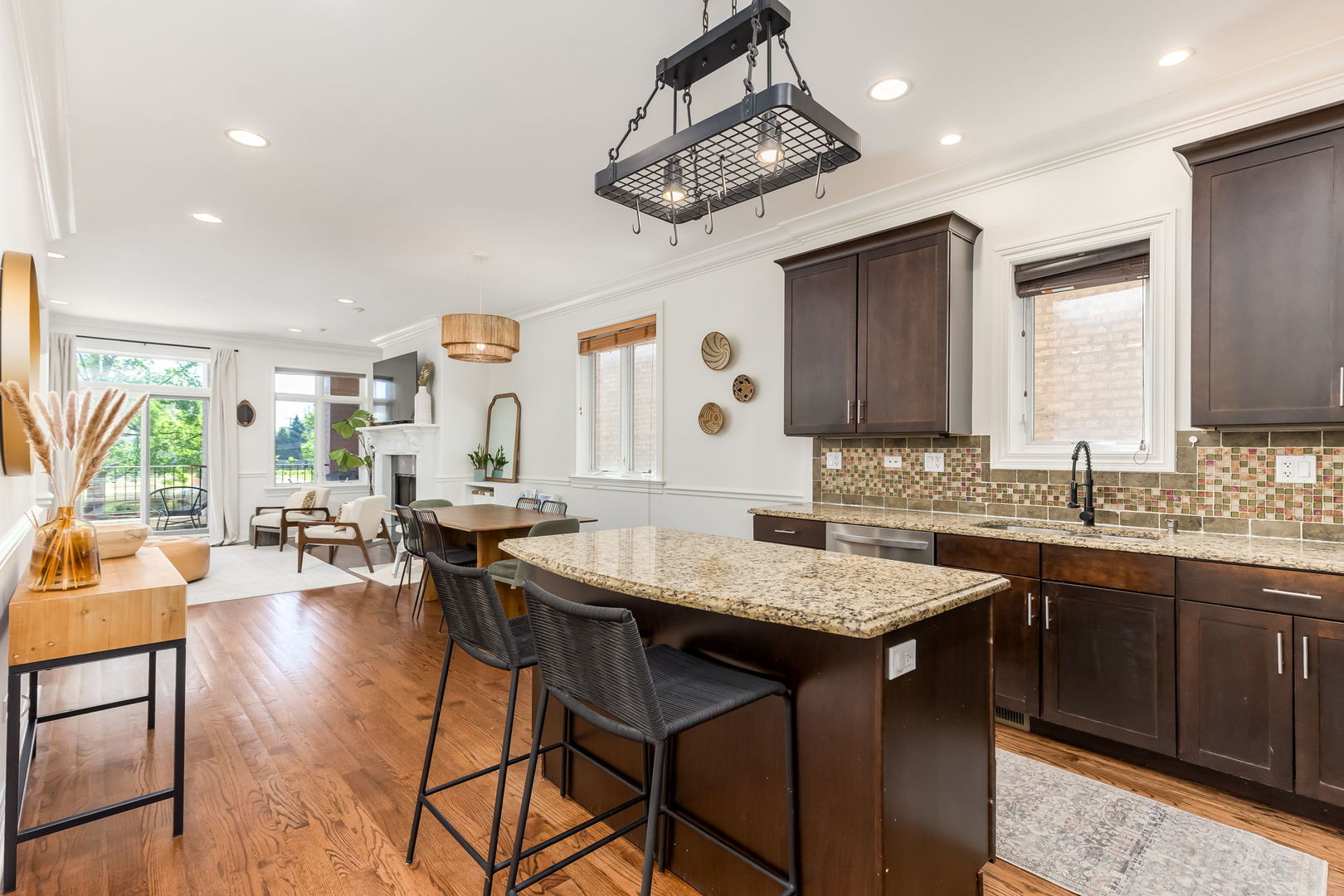 3252 N California Avenue Unit: 1
