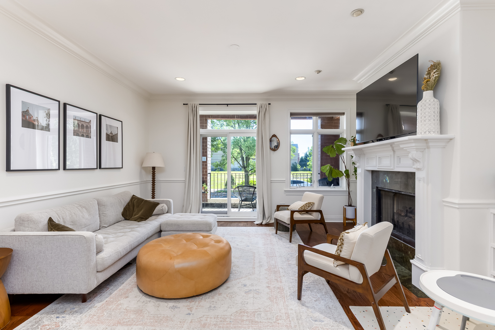 3252 N California Avenue Unit: 1