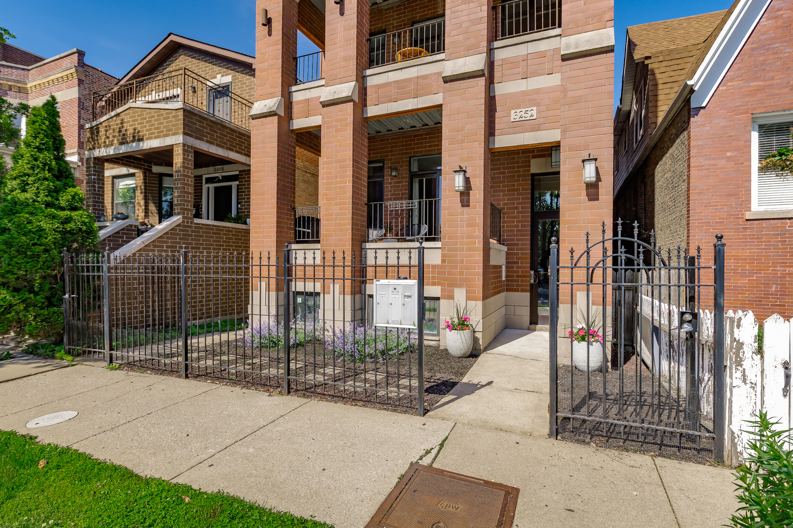 3252 N California Avenue Unit: 1
