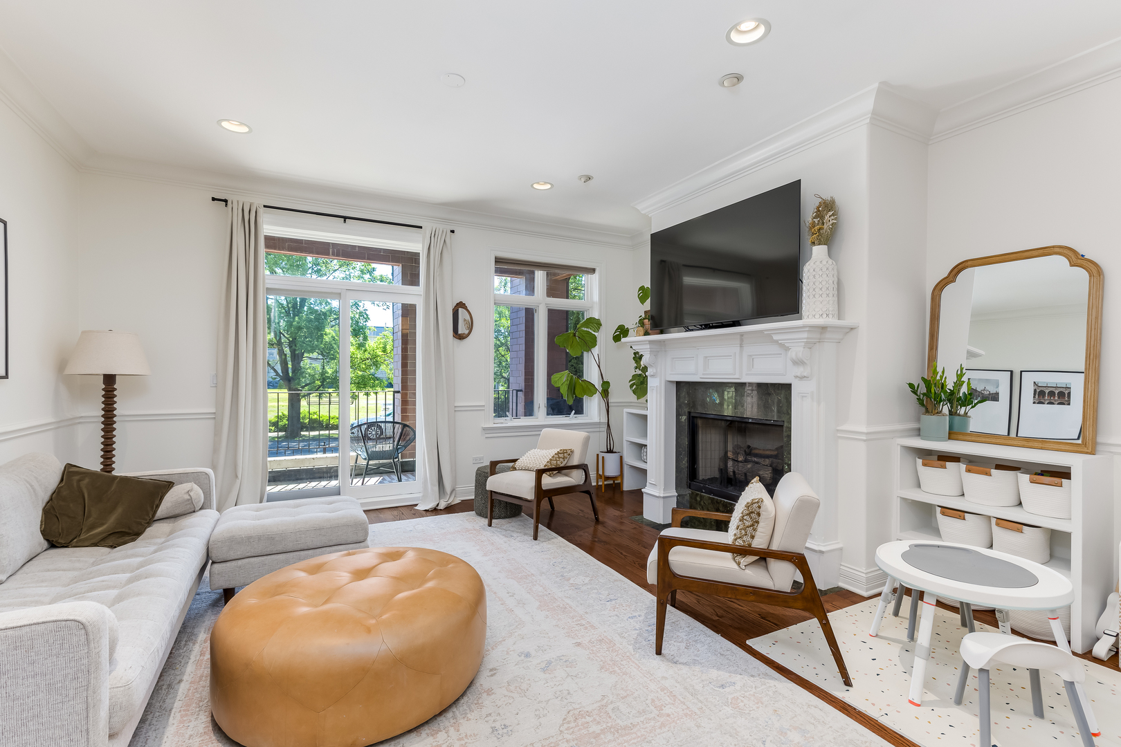 3252 N California Avenue Unit: 1