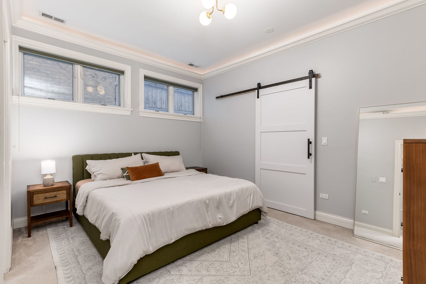 3252 N California Avenue Unit: 1