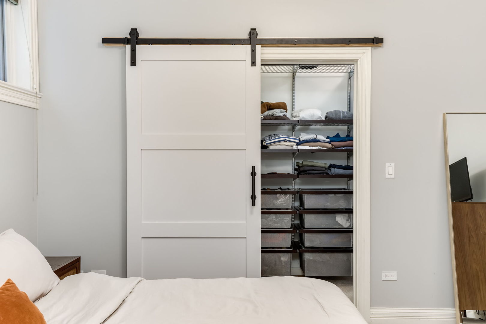 3252 N California Avenue Unit: 1
