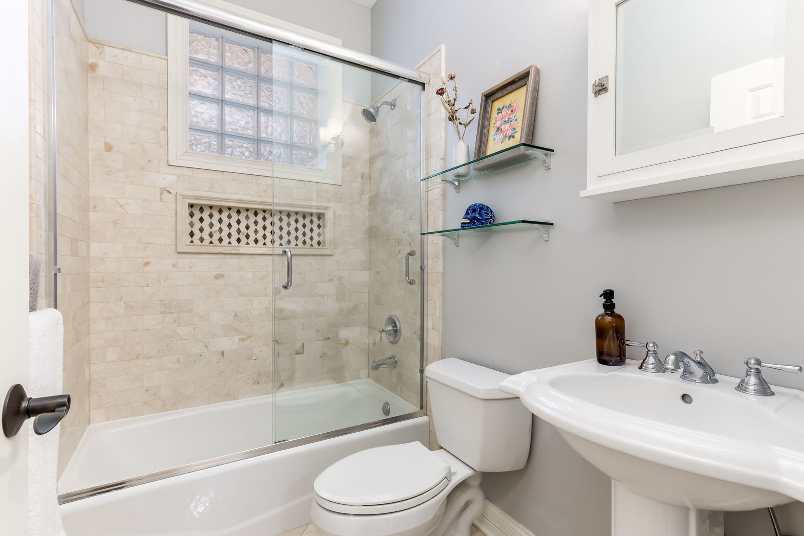 3252 N California Avenue Unit: 1