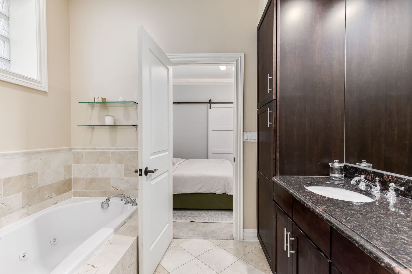 3252 N California Avenue Unit: 1