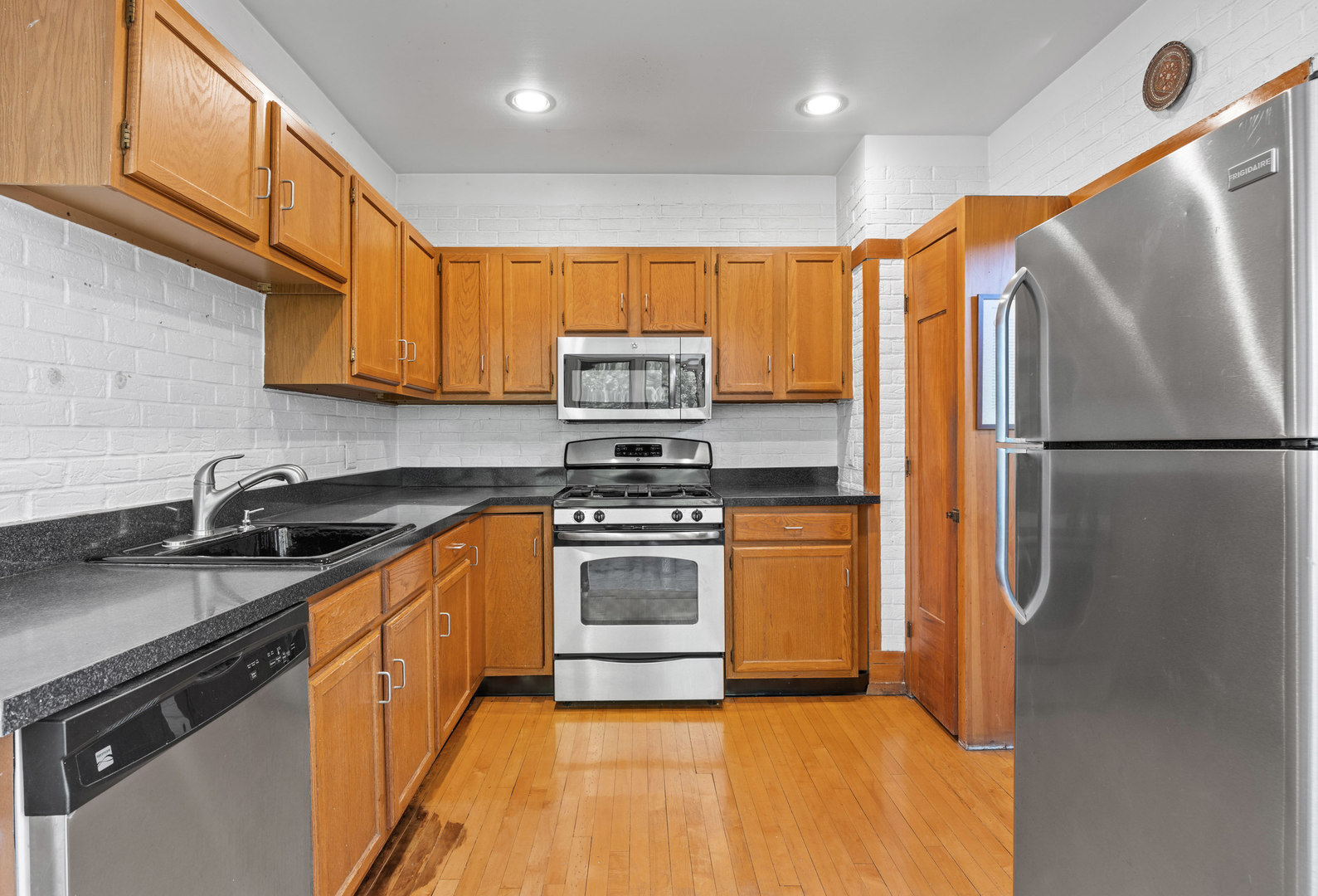 177 Linden Avenue Unit: 3