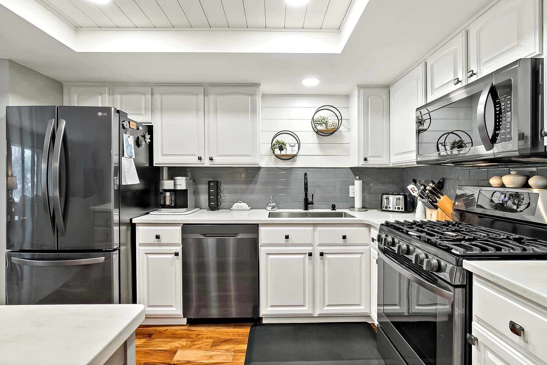 1908 Lakeview Court SW Unit: 202