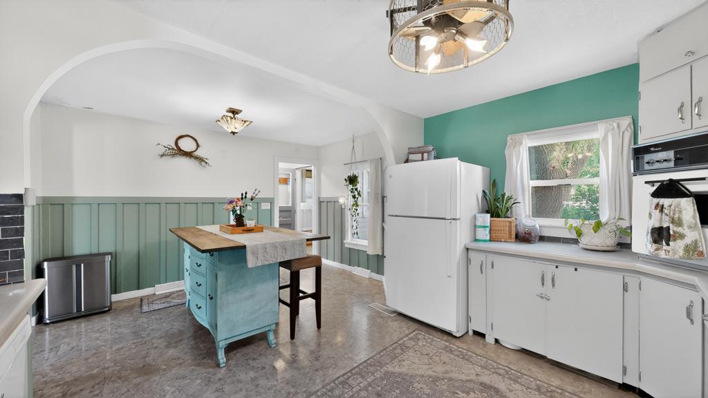 308 2nd Street NW