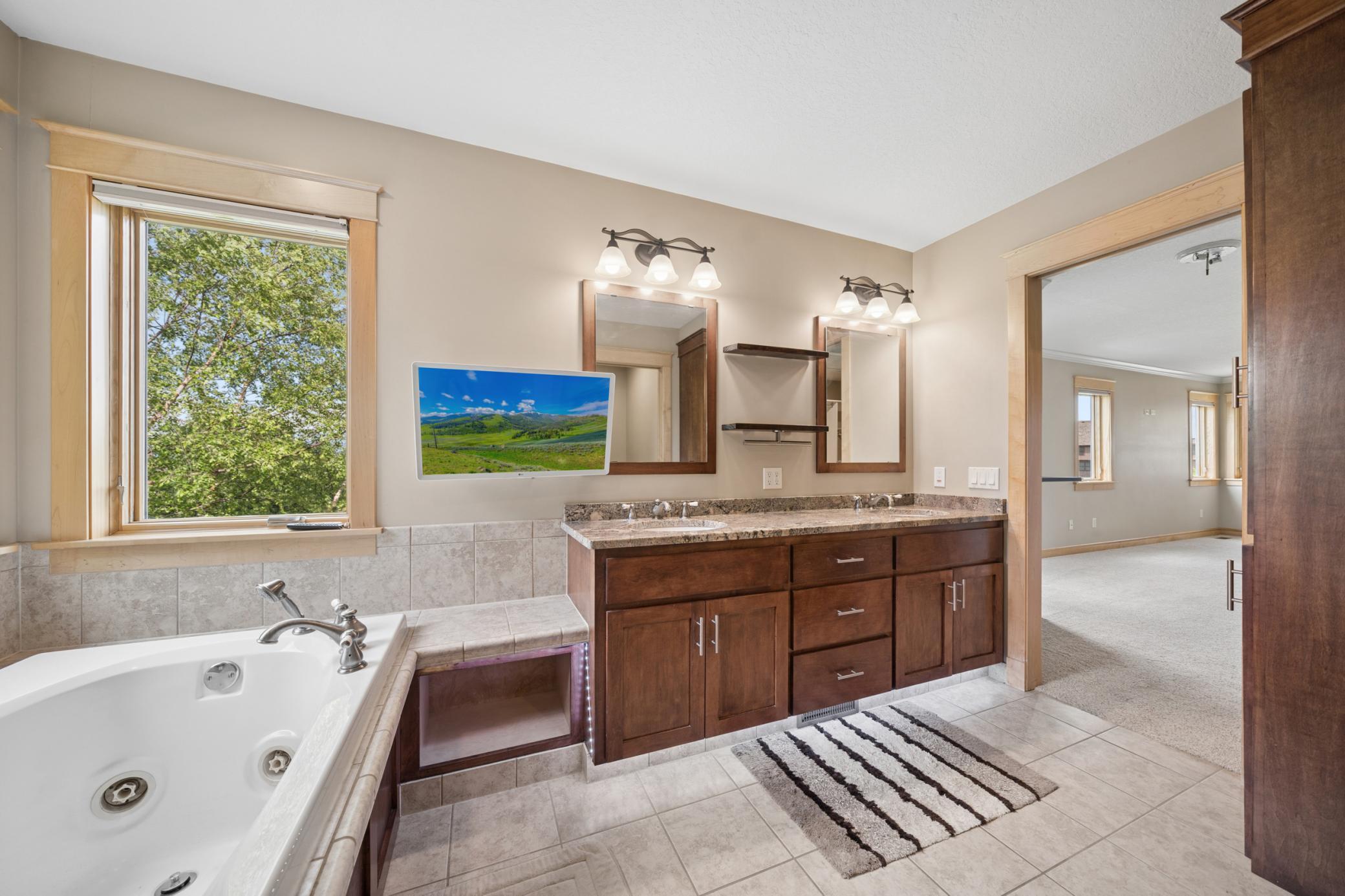 5352 Scenic Oak Drive SW