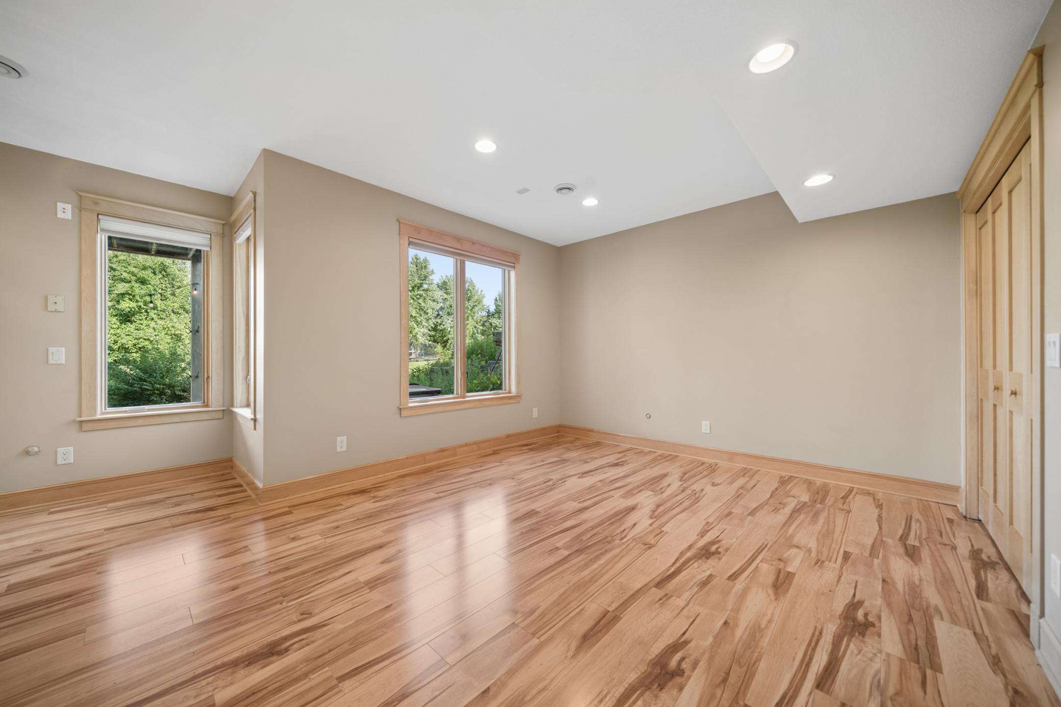 5352 Scenic Oak Drive SW