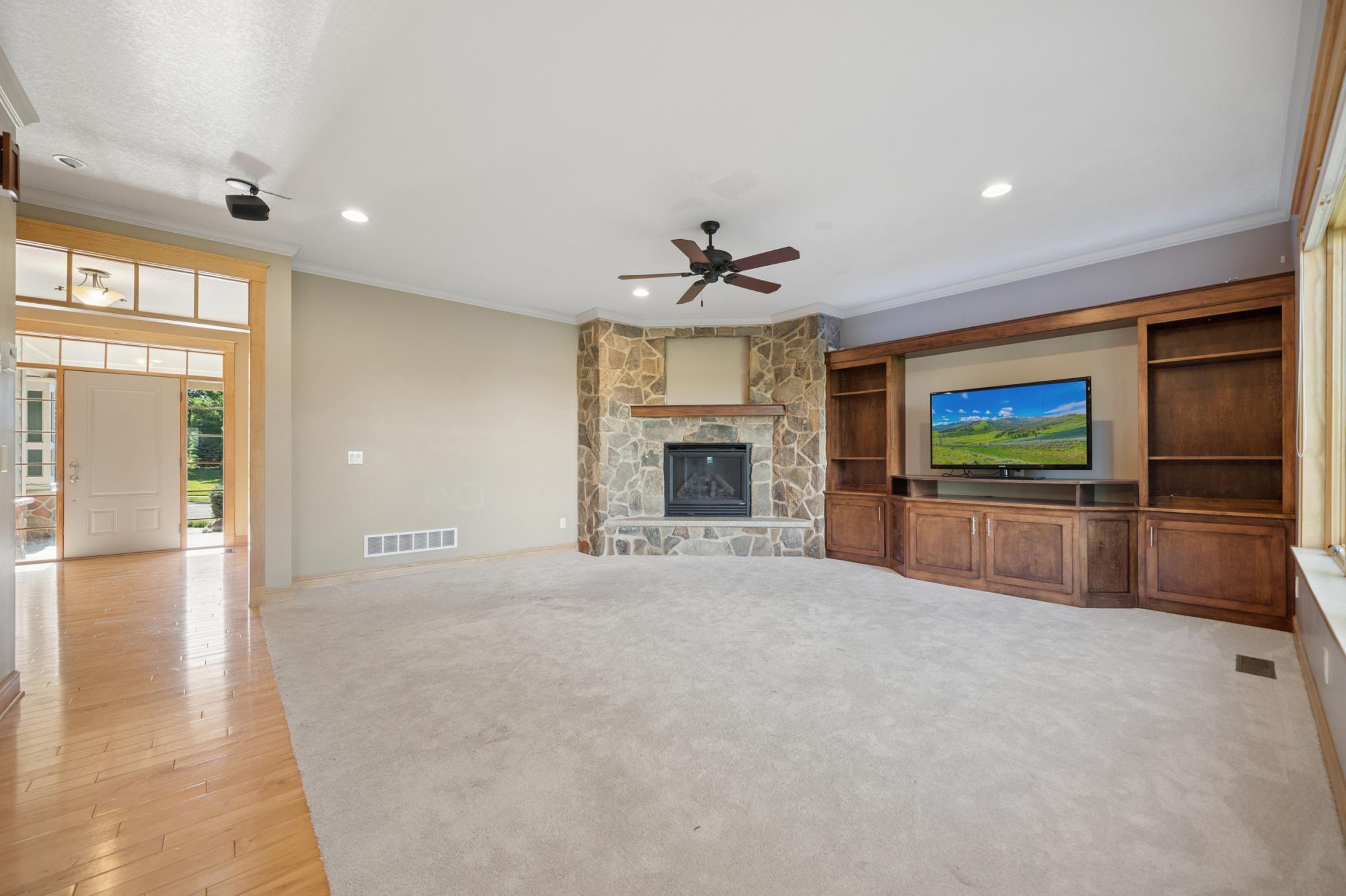 5352 Scenic Oak Drive SW