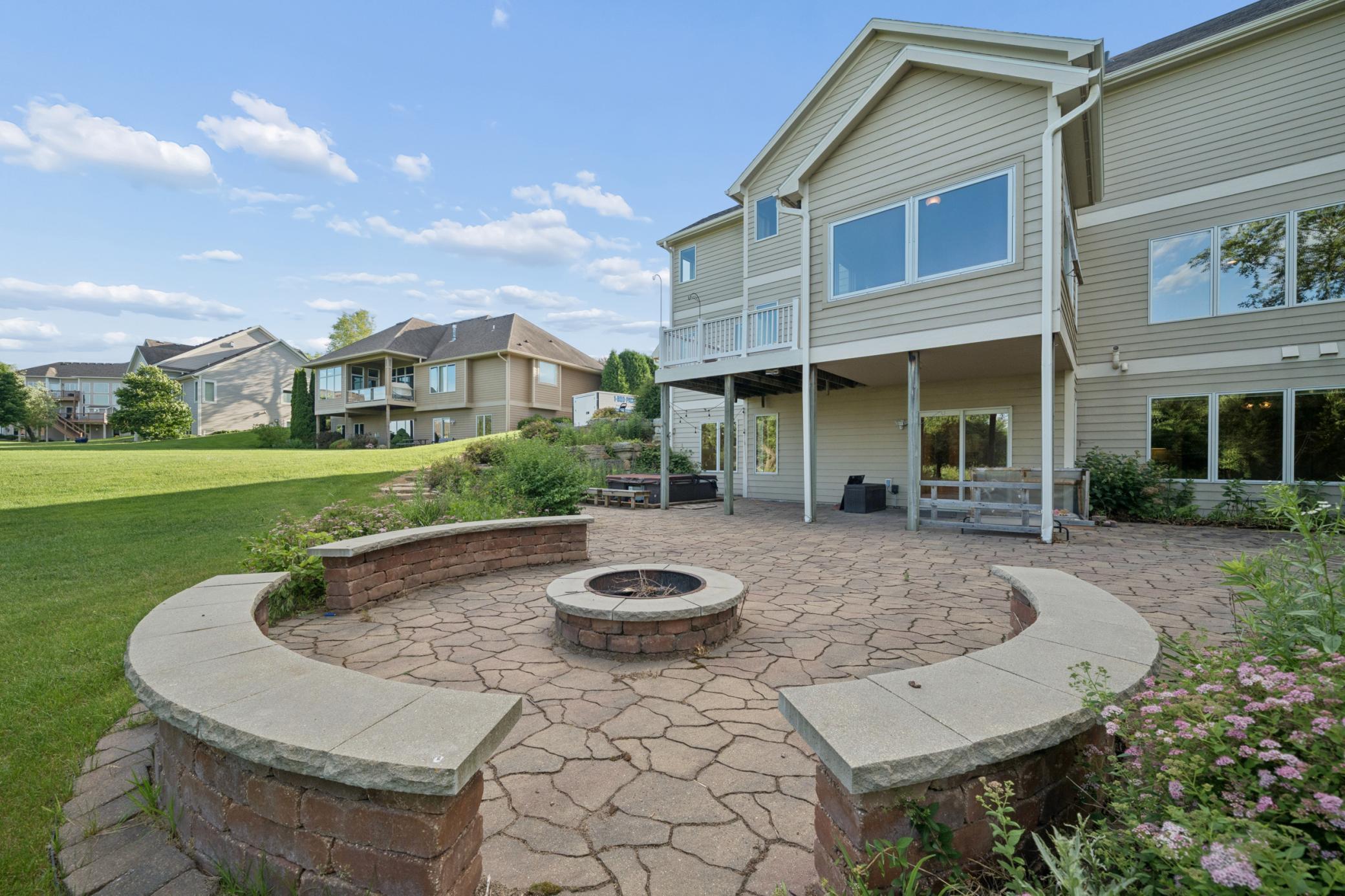 5352 Scenic Oak Drive SW