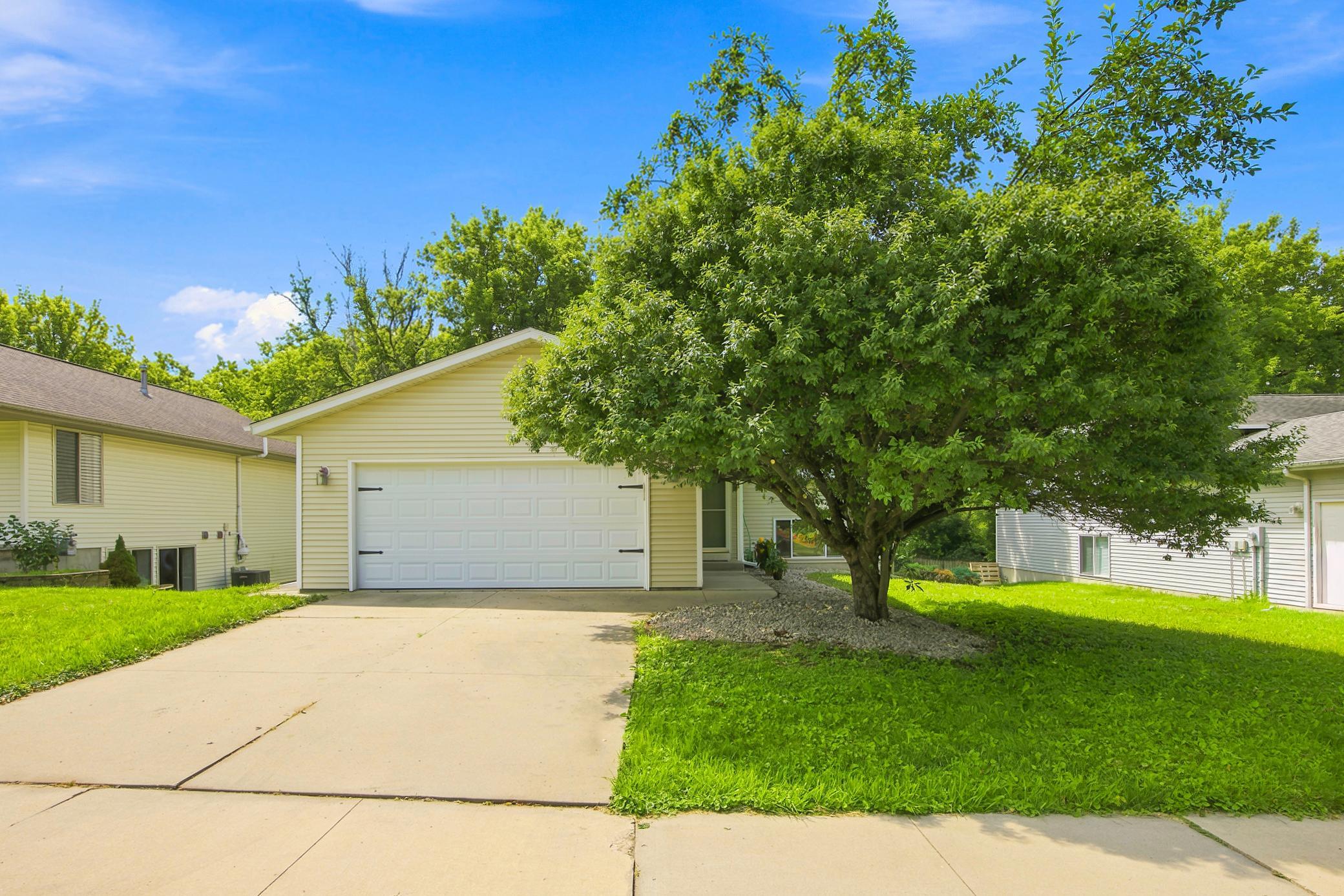 3814 Strathmore Lane SE