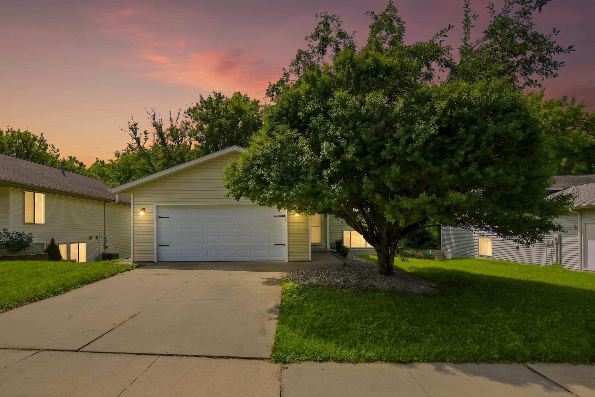 3814 Strathmore Lane SE