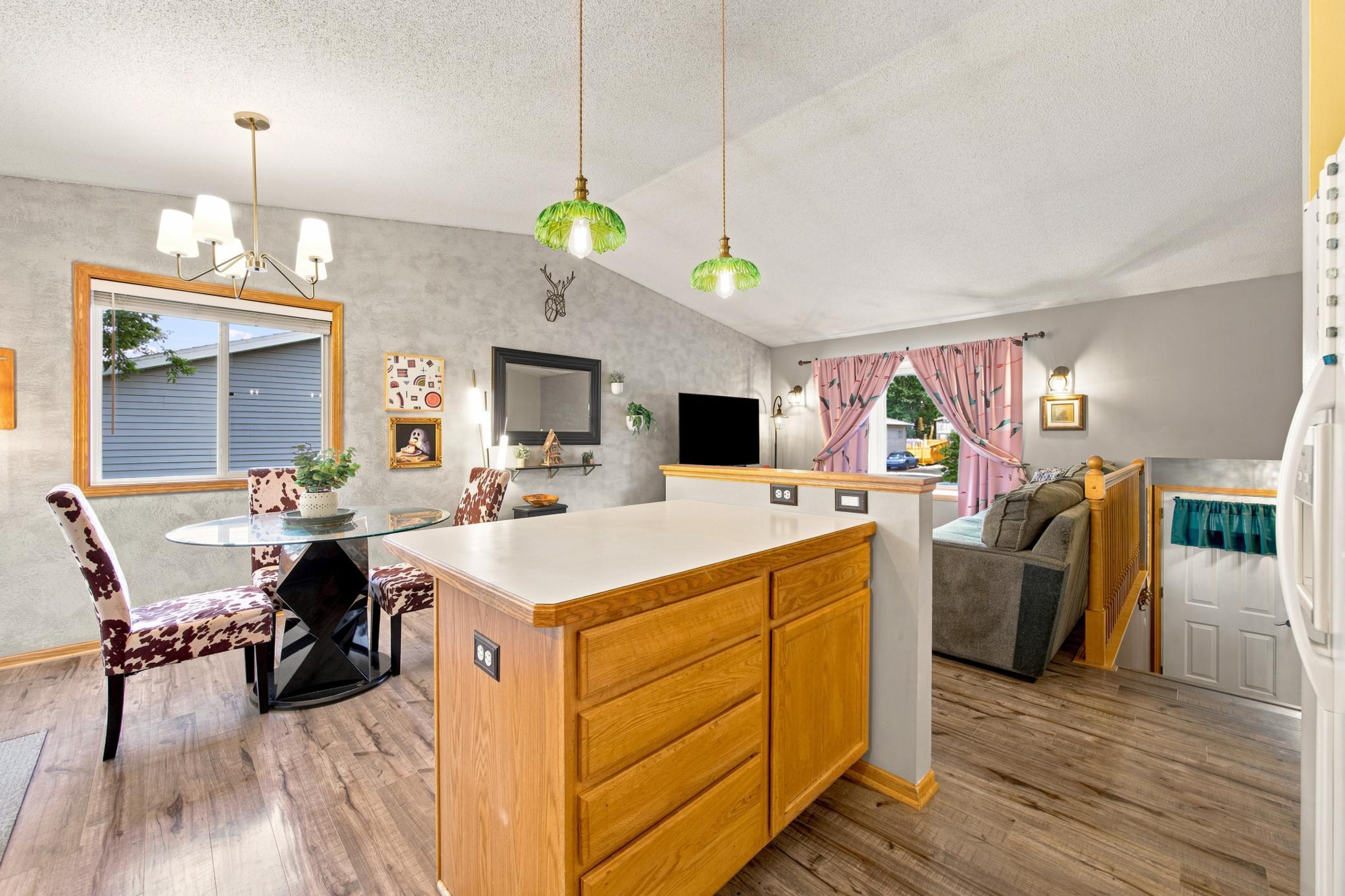 3814 Strathmore Lane SE