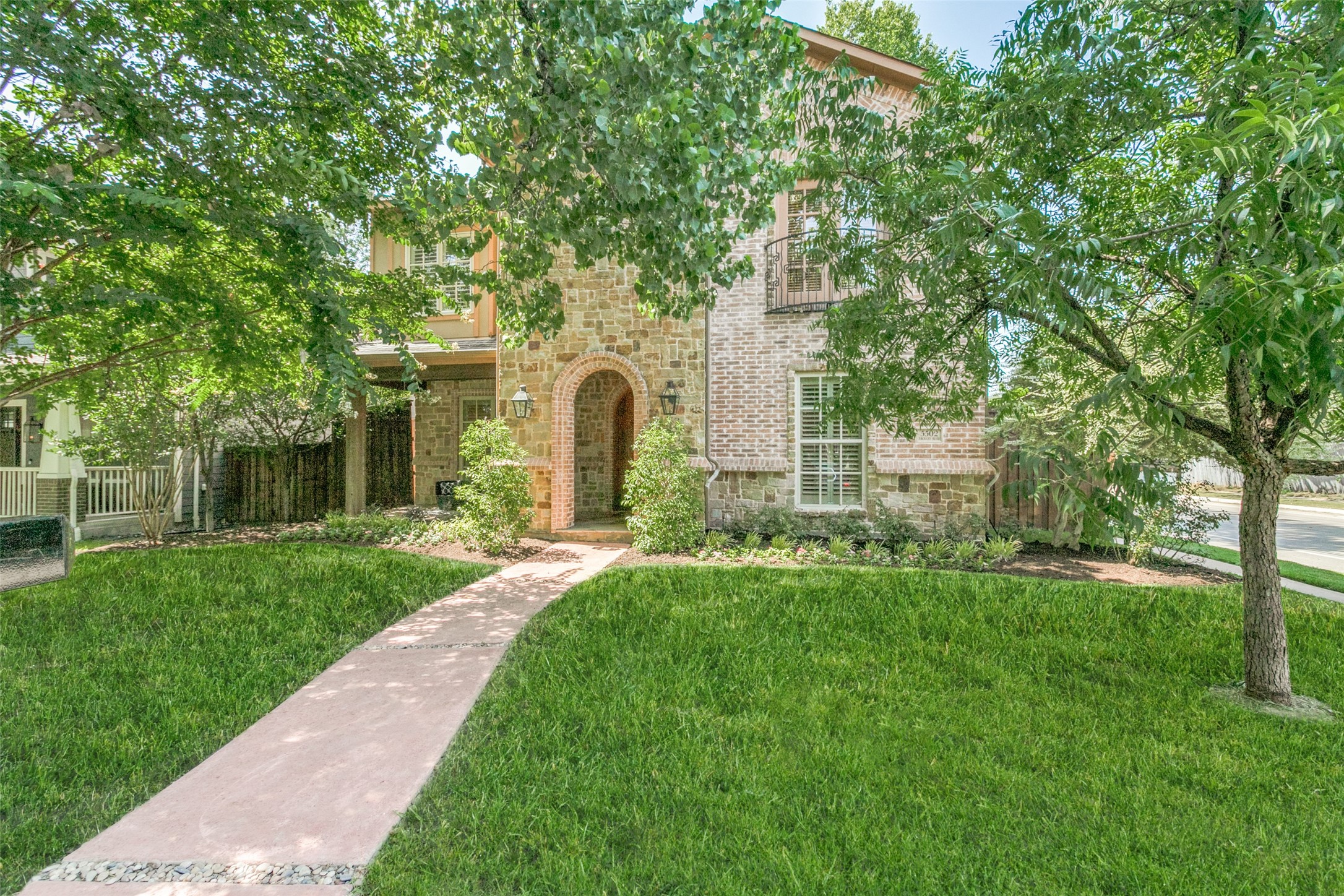 5502 Vickery Boulevard