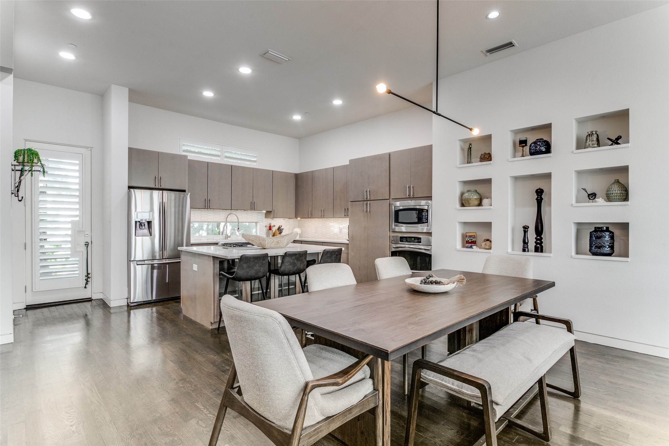 4230 Travis Street Unit: 2