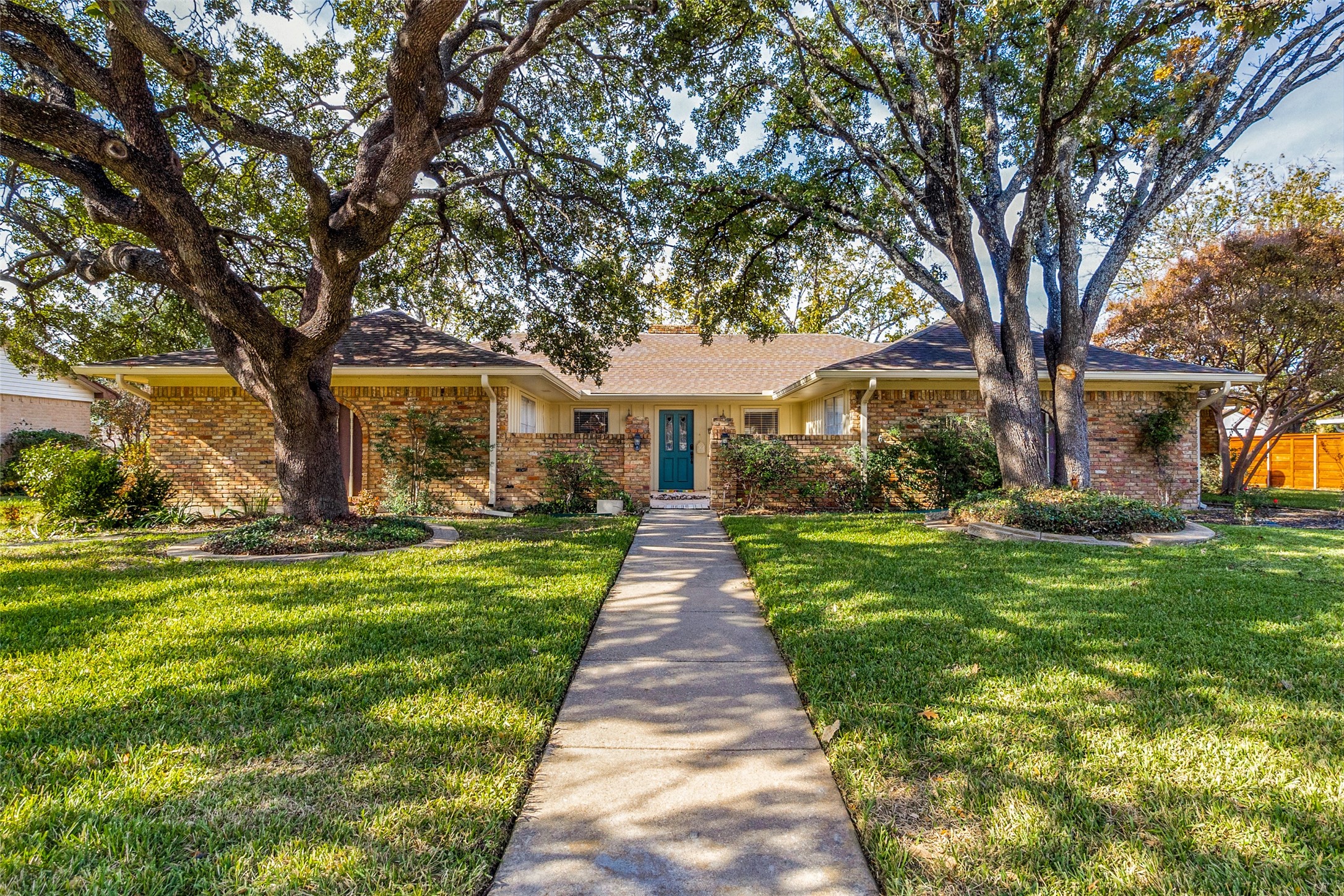 2403 W Crest