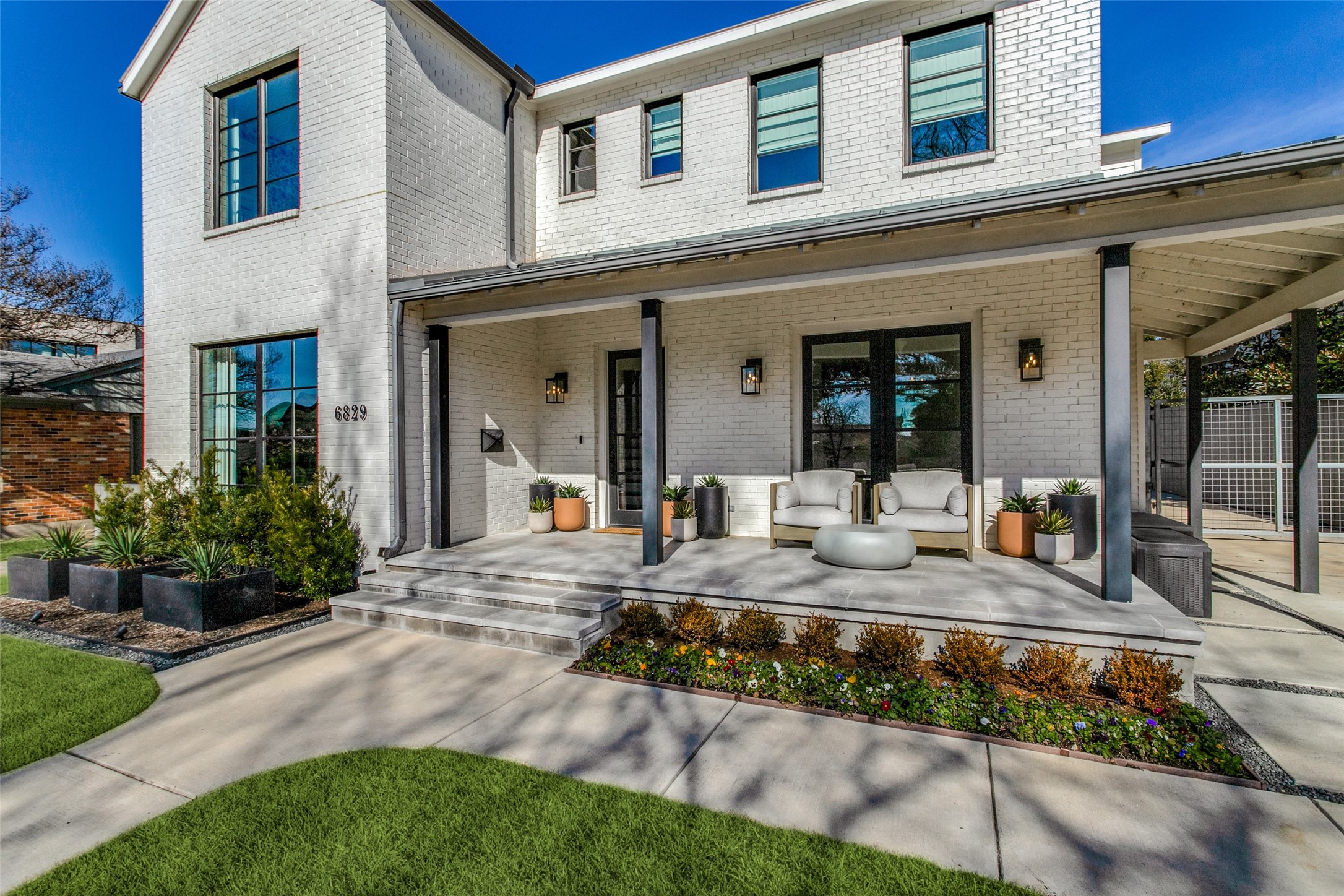 6829 Southridge Drive