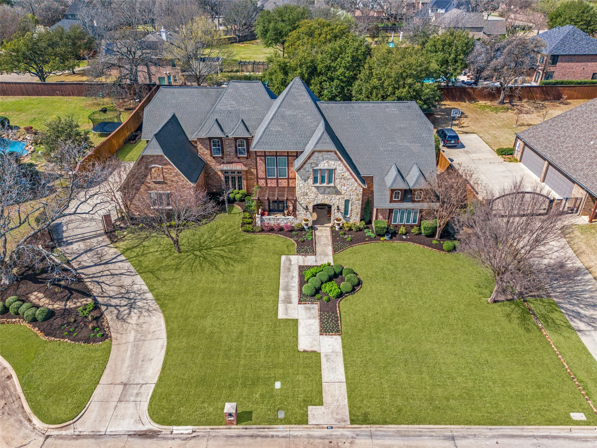 802 Worthing Court